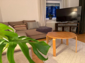 Ob Entspannung, Produktivität oder Zeit mit der Familie - in dieser voll ausgestatteten Wohnung können Sie im Garten, in der Sauna oder am Arbeitsplatz vor dem Kamin Ihren Aufenthalt ganz individuell 
